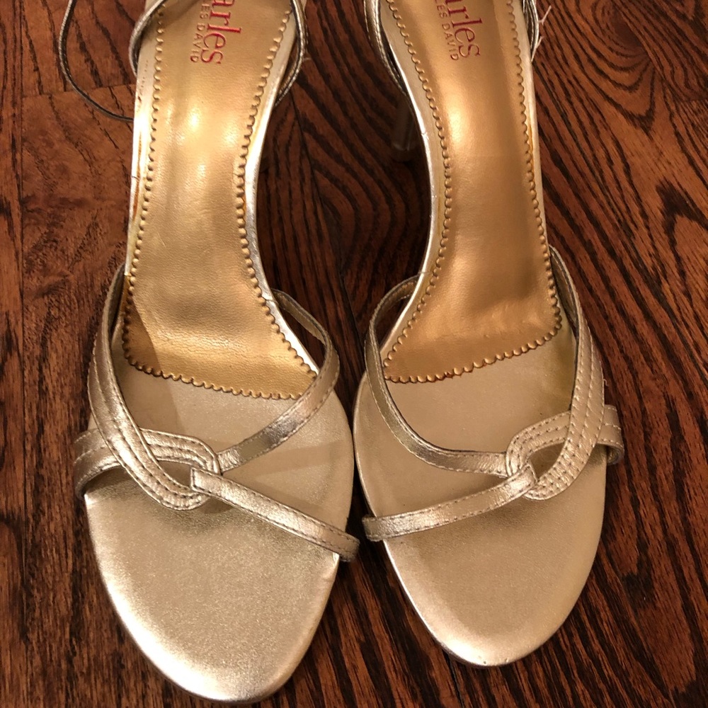 CHARLES DAVID Gold Metallic Heels